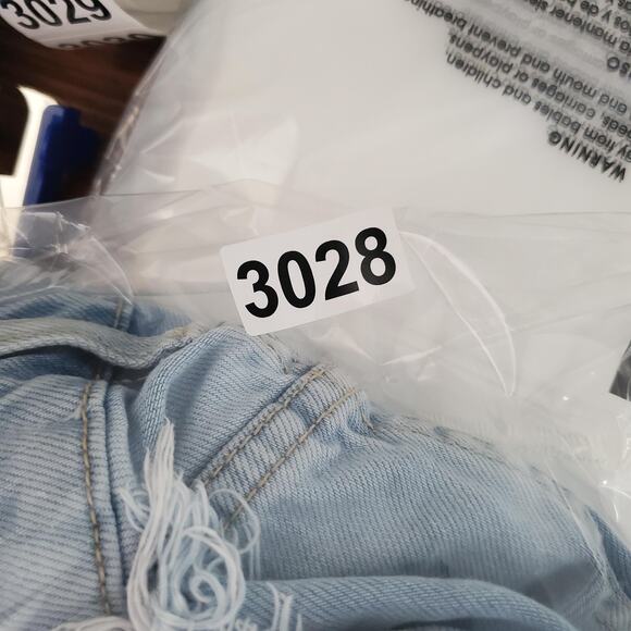 One Teaspoon Bandits Shorts Womens 26 Distressed Denim Frayed Hem Relaxed Fit - Picture 9 of 9